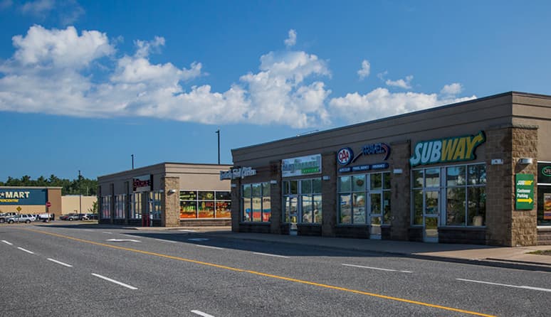 Oastler Park Shopping Plaza — thumbnail 3